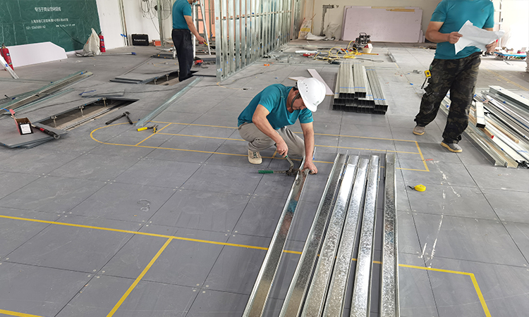 閔行海道爾夫實驗室公司辦公室裝修現場作業人員