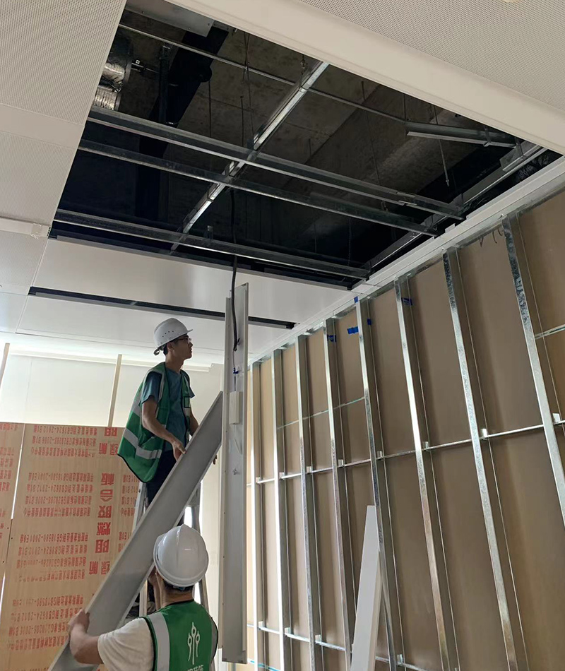 上海SK大廈辦公室裝修施工現(xiàn)場(chǎng)2