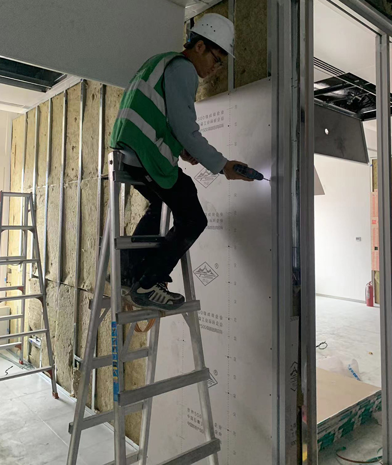 上海SK大廈辦公室裝修施工現(xiàn)場(chǎng)4