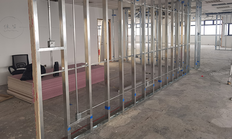 長寧世貿(mào)商城辦公室裝修施工現(xiàn)場2