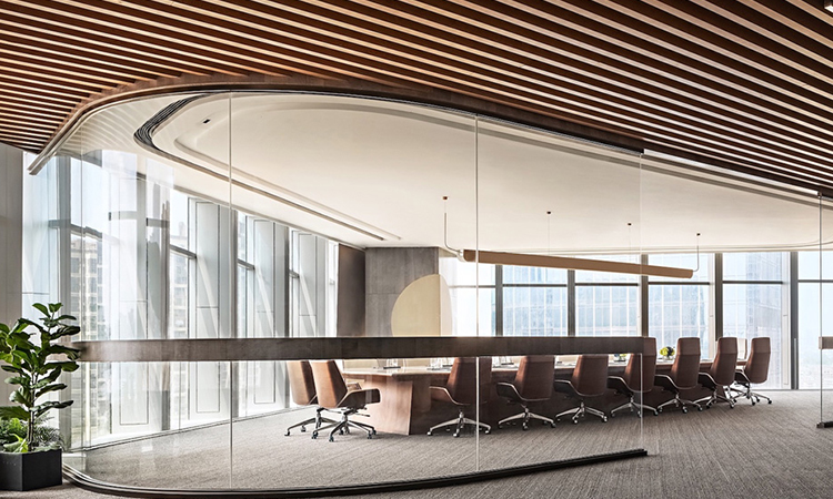 上海辦公室裝修設計不要千篇一律的用墻體隔斷劃分空間