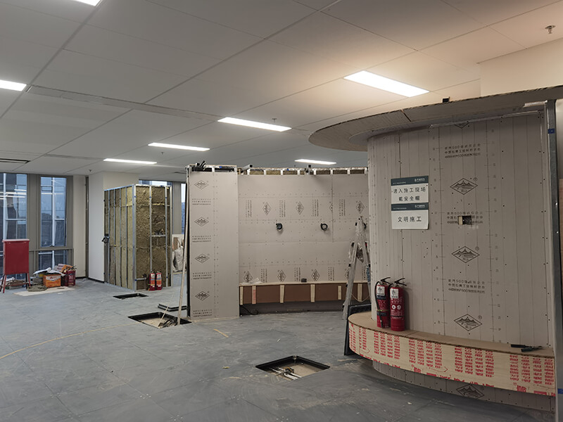 上海辦公室裝修輕鋼龍骨隔斷施工現場