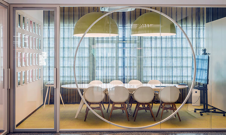 玻璃隔斷辦公會議室裝修效果圖